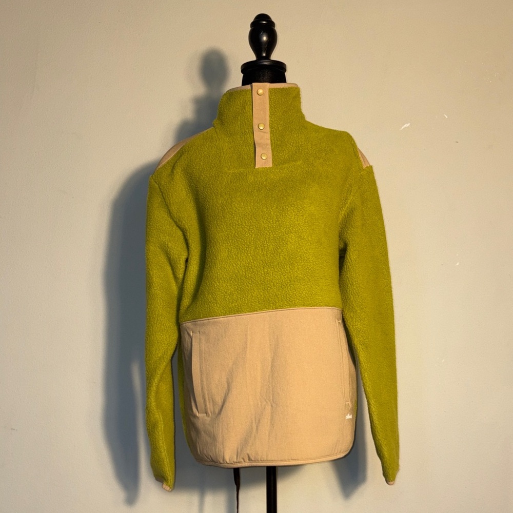 Allbirds Green and Tan Women's Turtleneck Sweater - Picture 3 of 9